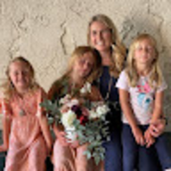 Meet your Posher, Tiffanie - Picture 1 of 1